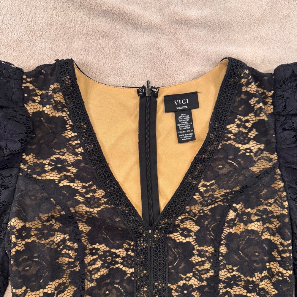 VICI Black Floral Lace Peplum Romantic Date Top Luxe Chic Whimsygoth Party Sz M - Picture 3 of 13